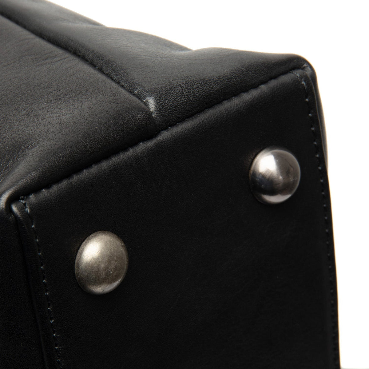 Authentic 100% Full-Grain Leather Grain Texture & Heavy-Duty Seam Stitching Detail