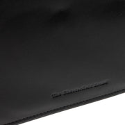 Close-Up Detail of Classic Collar &amp; Heavy-Duty Zipper Hardware on Leather Portfolio Moreton