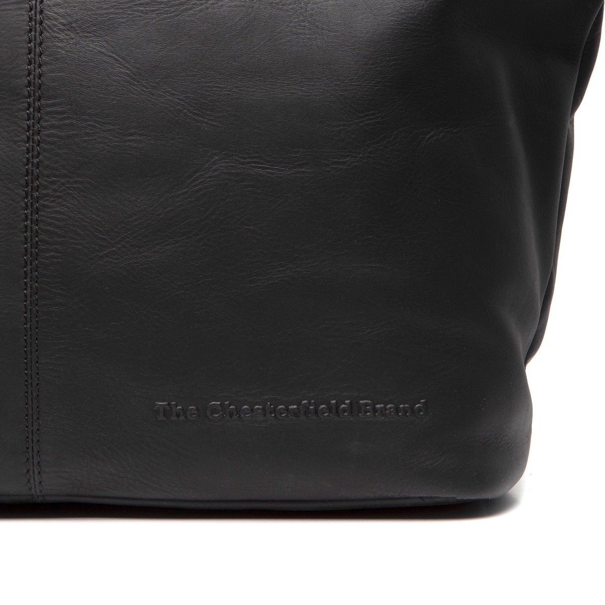 100% Full-Grain Wax Pull-Up 100% Full-Grain Leather Grain Texture & Handcrafted Patina Detail