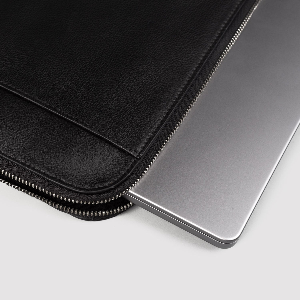 
The Baxter Leather Laptop Sleeve – alternate product view 4